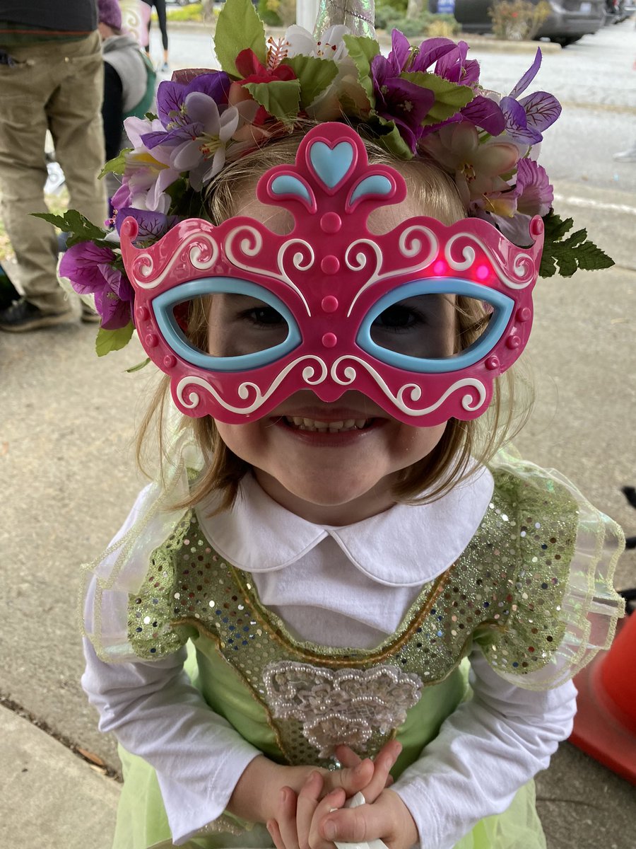 dcwmains's tweet photo. Look who came to run at this years Cubcat Crawl! @hescubcats https://t.co/ErhRljq8UC
