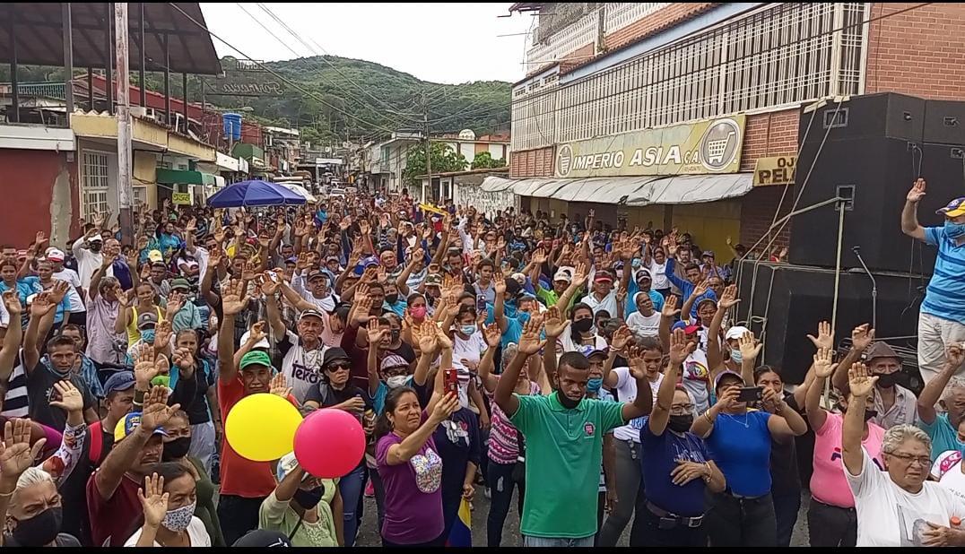 defendamosmerid's tweet photo. #29Oct Aires de cambio de Obispo Ramos de Lora.
https://t.co/B8hsSliONn
🇻🇪 Prensa Ramón Guevara 🇻🇪
📆 Mérida, 29 de Octubre de 2021
#DefendamosaMerida
#RamonGuevaraGobernador
#MeridaVotaUnidad
#DefendamosAMérida
#YodefiendoAMérida
@ramonguevaramrd https://t.co/UtsWuD44Gs