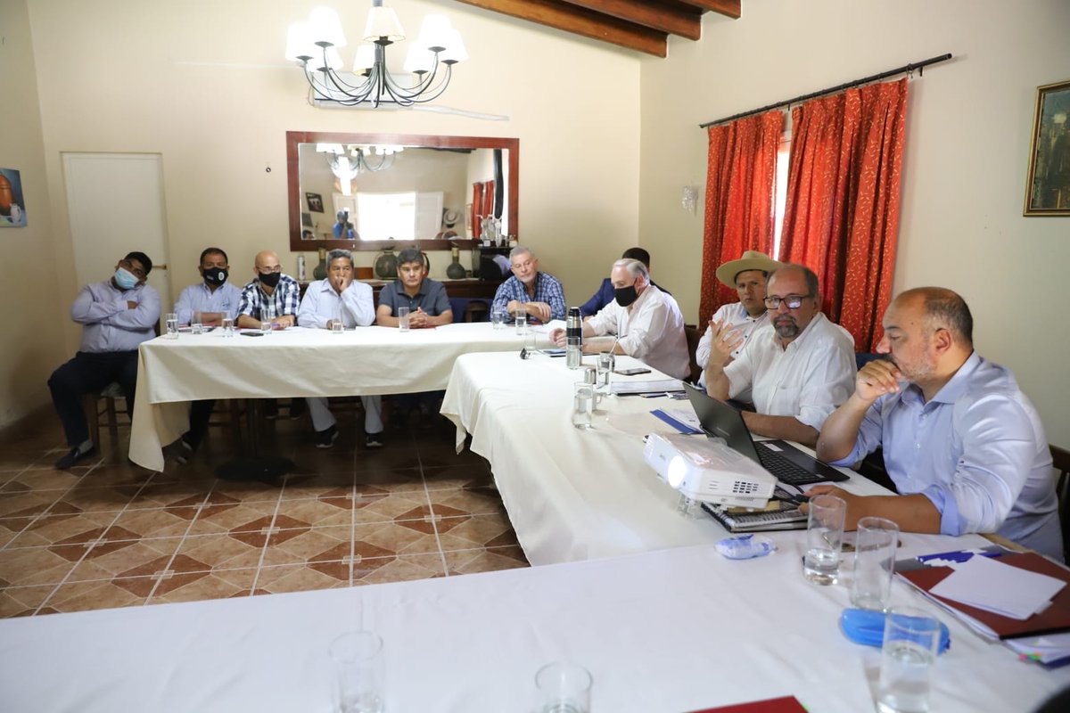 JefaturaSalta's tweet photo. ➡️Noticias de la semana 

📍Reunión en los Valles Calchaquíes por el presupuesto
https://t.co/nIgLRbcE2n

📍En Animaná se habló de proyectos para 2022
https://t.co/LIERLP7Wa6

📍Presupuesto: reunión con el departamento Santa Victoria
https://t.co/QuQdXGDm6X

Sigue ⬇️ https://t.co/FqVASZUGtx