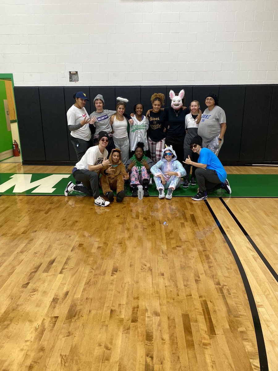 SalemU_WBB's tweet photo. Halloween Costume practice https://t.co/FeB1iUc0AR