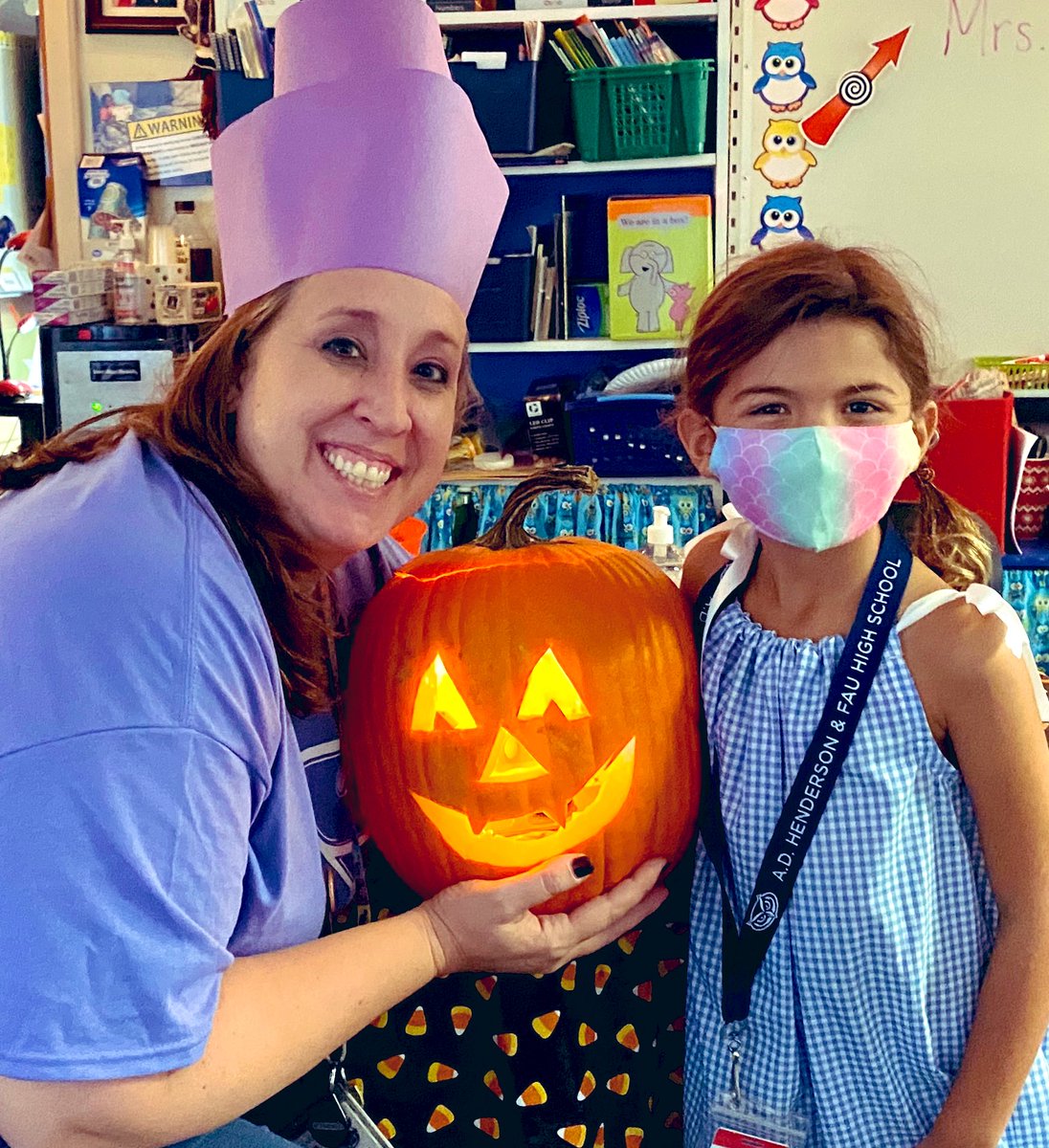 MrsPavek's tweet photo. We had so much fun today! We even carved our very own jack-o-lantern after reading Too Many Pumpkins! π#firstgrade #toomanypumpkins https://t.co/jcwULqK13B