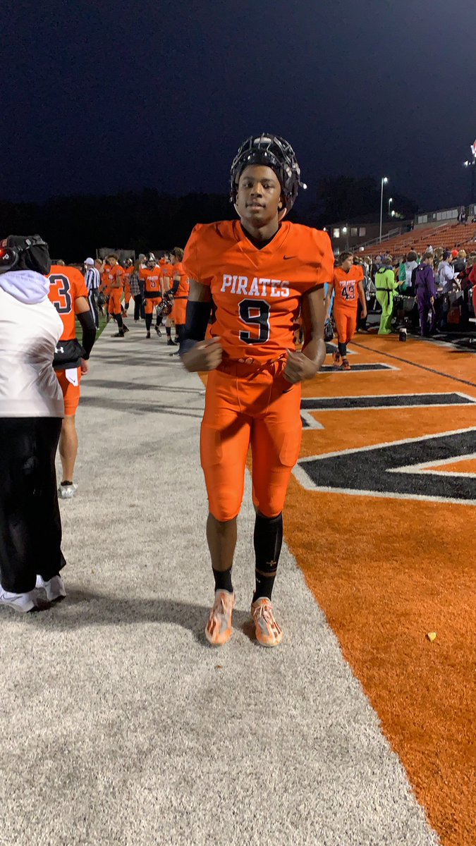 Citizen_Ross's tweet photo. .@_pcpirates (7-2) open play in C5D8 hosting St. Joseph Central (1-8) at Pirate Stadium. Platte County has gone 🎃 in the all oranges, possibly for the 1st time in program history https://t.co/MKW75gTPNE