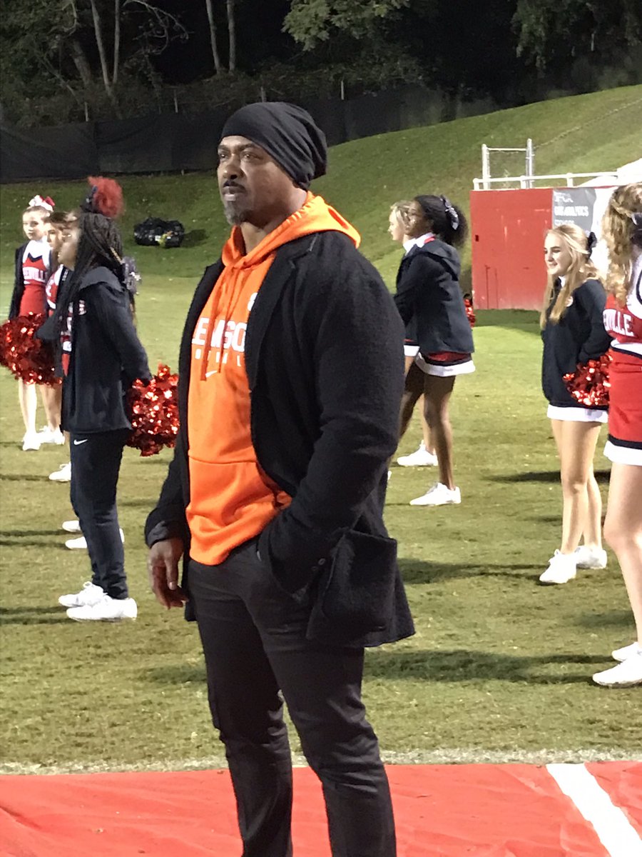 AaronCheslock's tweet image. #Clemson legend and NFL Hall of Famer Brian Dawkins on the @GHS_Raiders sidelines as the Red Raiders take on #Eastside @foxcarolinanews @ClemsonFB