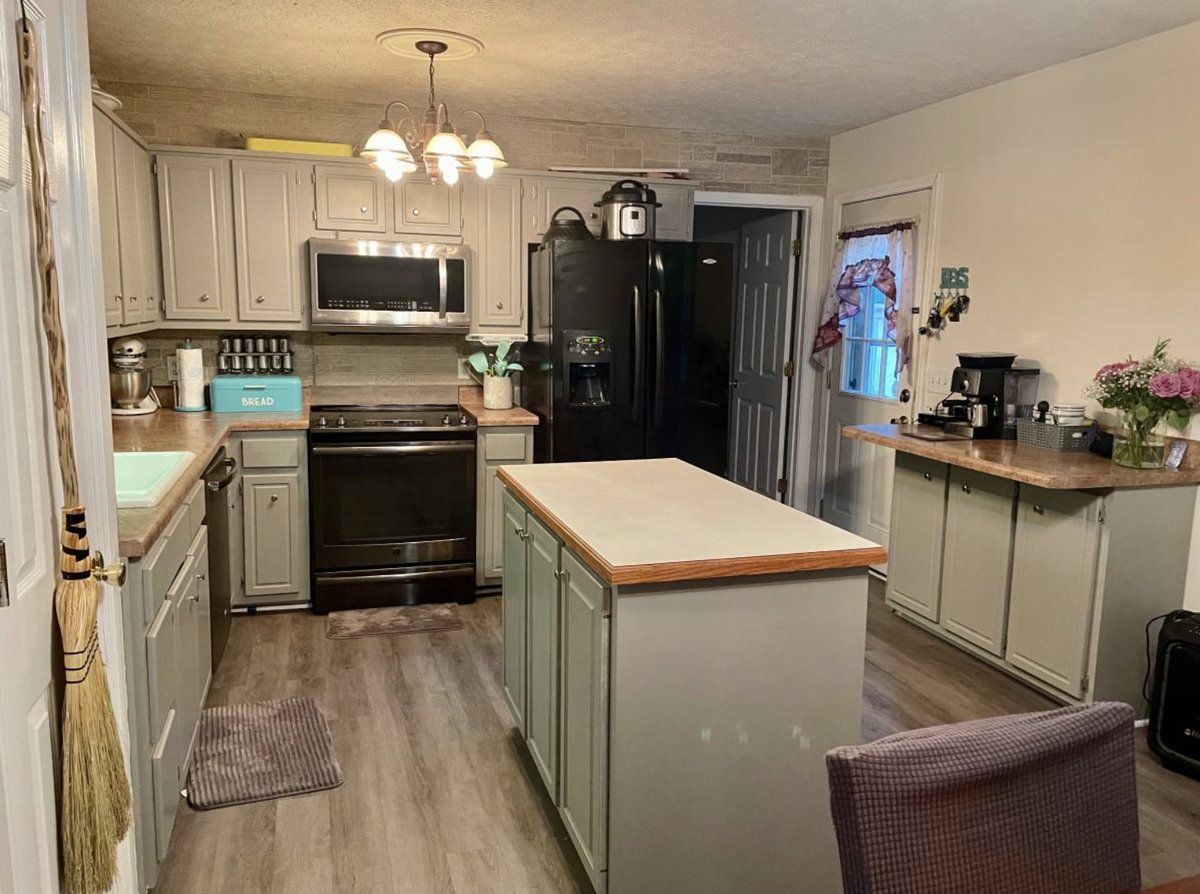 ShowPalHQ's tweet photo. 🌼GLADEVILLE, TN HOME FOR SALE! 🌼
615 McCrary Rd, Lebanon, TN
3 Beds | 3 Baths | 1757 sq ft

👉Schedule a tour! https://t.co/eQmPpTiaQe

#propertylisting #homeforsale #fsbo #houseforsale https://t.co/BUBacfCDp2
