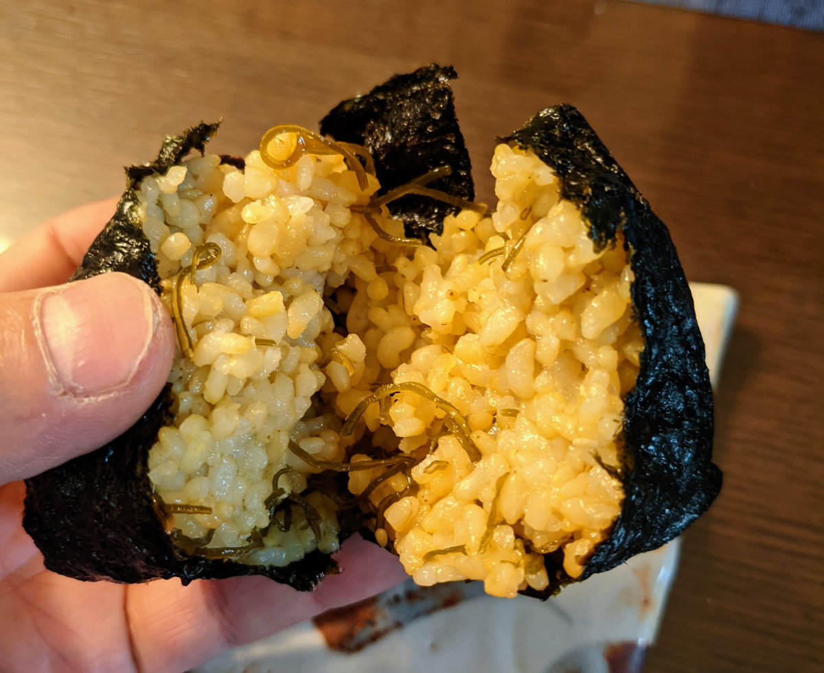 dt_komeshin's tweet photo. ダイエット中に食べた玄米おむすび紹介

[いくら]
釧之助さん(@FnM4vpVrPUX0YbH)のを贅沢に使っています✨
今後値上がりするかもなので今のうちに是非!!🤣

[こんぶ]
釧路産昆布を細切りにして混ぜています(珍しい👀)昆布の味が足りない気がして専務に検討依頼しましたw

いくら 200円
こんぶ 130円 https://t.co/g16mGpbMeg