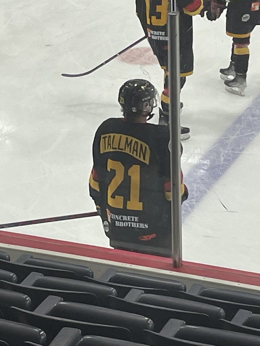 flyerTT's tweet photo. Glad to see Mikwan play hockey tonight . #waywaywolverines https://t.co/pGw6fMEtDS