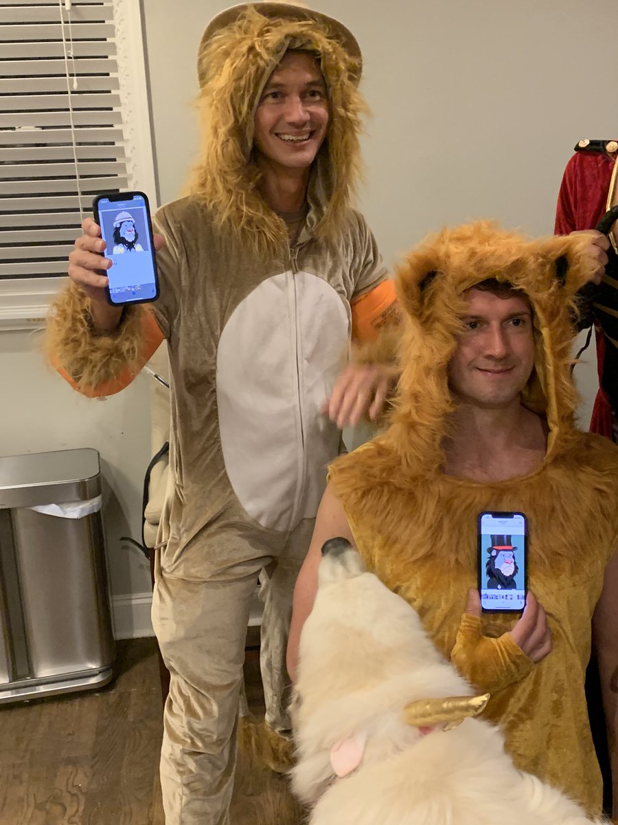 Hey <a href="/LazyLionsNFT/">Lazy Lions 👑</a>. Garfield #6843 and Feisty Felix #7893 decided to repppp the pride. Give them a big Halloween roarrrr