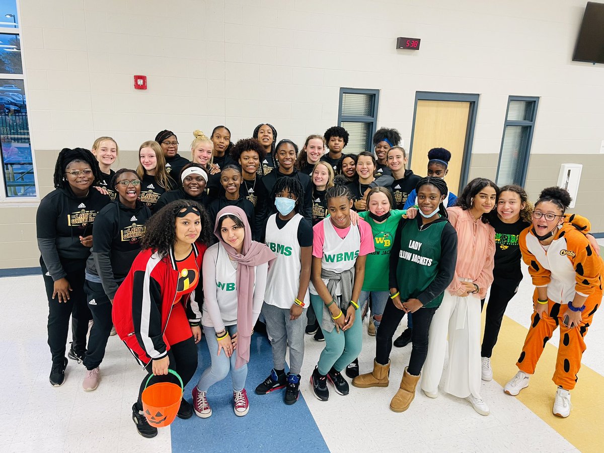 RiverdaleLW's tweet photo. Thank you @wbmsgirlsbb for having us at your Trunk or Treat!!! We had a spooky good time!! #SquadGhouls 🎃🏀🎃🏀 ♥️💚 https://t.co/Gum7Va6LMN