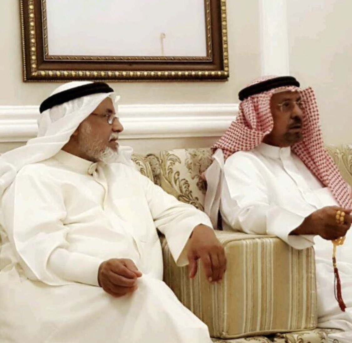 طيبين الذكر .

قد مات قومٌ وهم في الناس أحياءُ.

.
