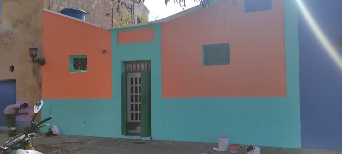 apuertocabello's tweet photo. #VamosConTodo Gracias a la gestión de nuestro Gobernador @rafaellacava10 y Alcalde @JCbetancourt72 #Avanzan los trabajos de pintura de fachadas en la Calle Lanceros #VisperaDecembrina #NadieSeRinde https://t.co/Xyg6fhHQ13