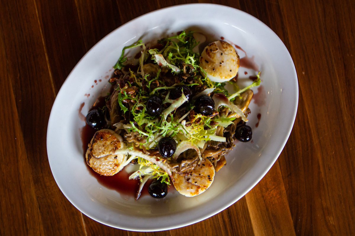 LaCabraBrewing's tweet photo. Weekend Special in #beerwyn 

Pan Seared Scallops: Maitake Mushrooms, Shaved Fennel, Candied Pecans Cherries, Frisée, Grace Balsamic Reduction

.
.
.

#weekendspecial #scallops #lacabrabrewing #beerwyn #berwynpa #mainlinepa #foodie #mainlinefoodie #phillyfoodie #letseat https://t.co/PeMKRcS9Vl