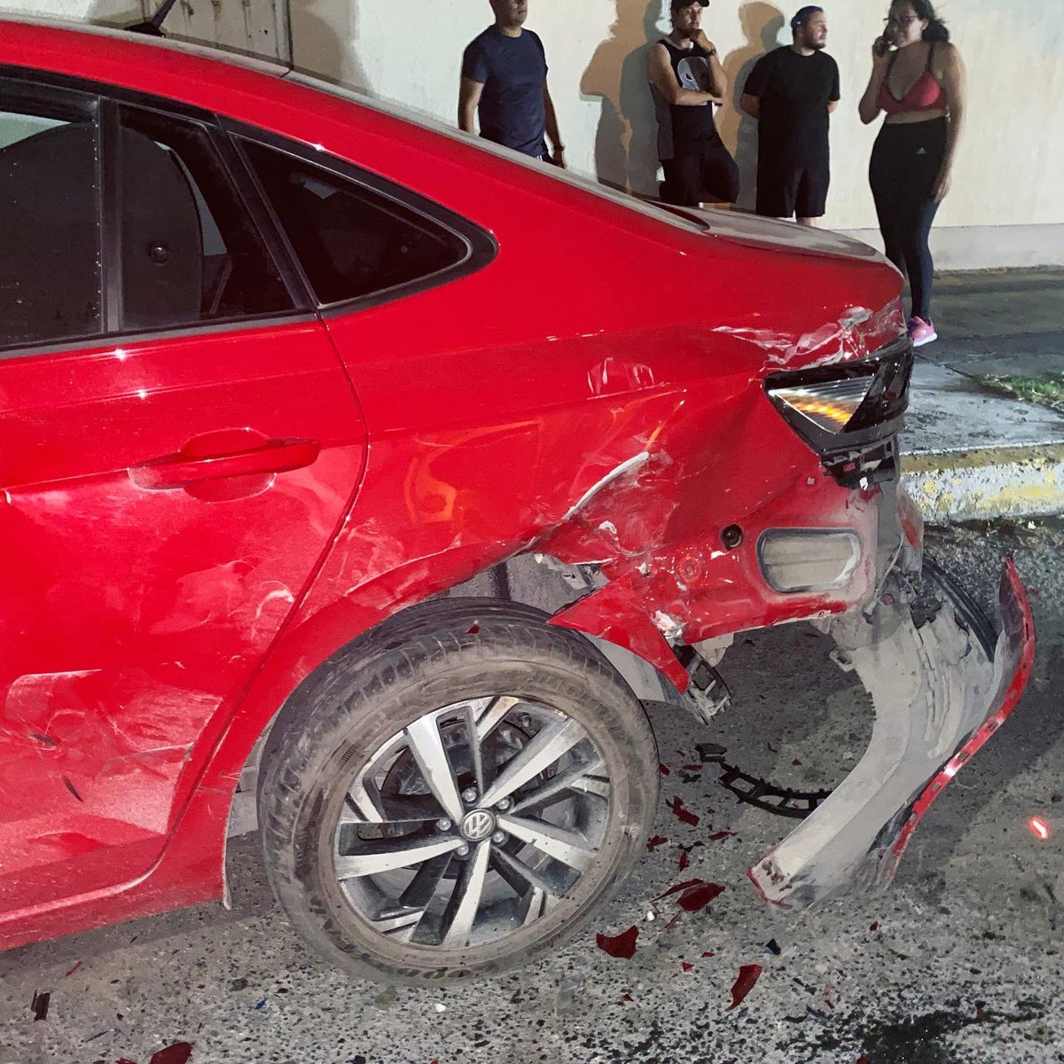 CarlosRFV's tweet photo. @CondusefMX @Profeco @HDISegurosMex @Volkswagen_MX  
Ocupo de su ayuda para solucionar el caso de mi accidente, la aseguradora HDI no me esta brindando asistencia y la agencia Volkswagen me dijeron que darían ayuda y nada, ya se cumplen 3 meses desde el accidente y no hay ayuda https://t.co/CPHk89yZXG
