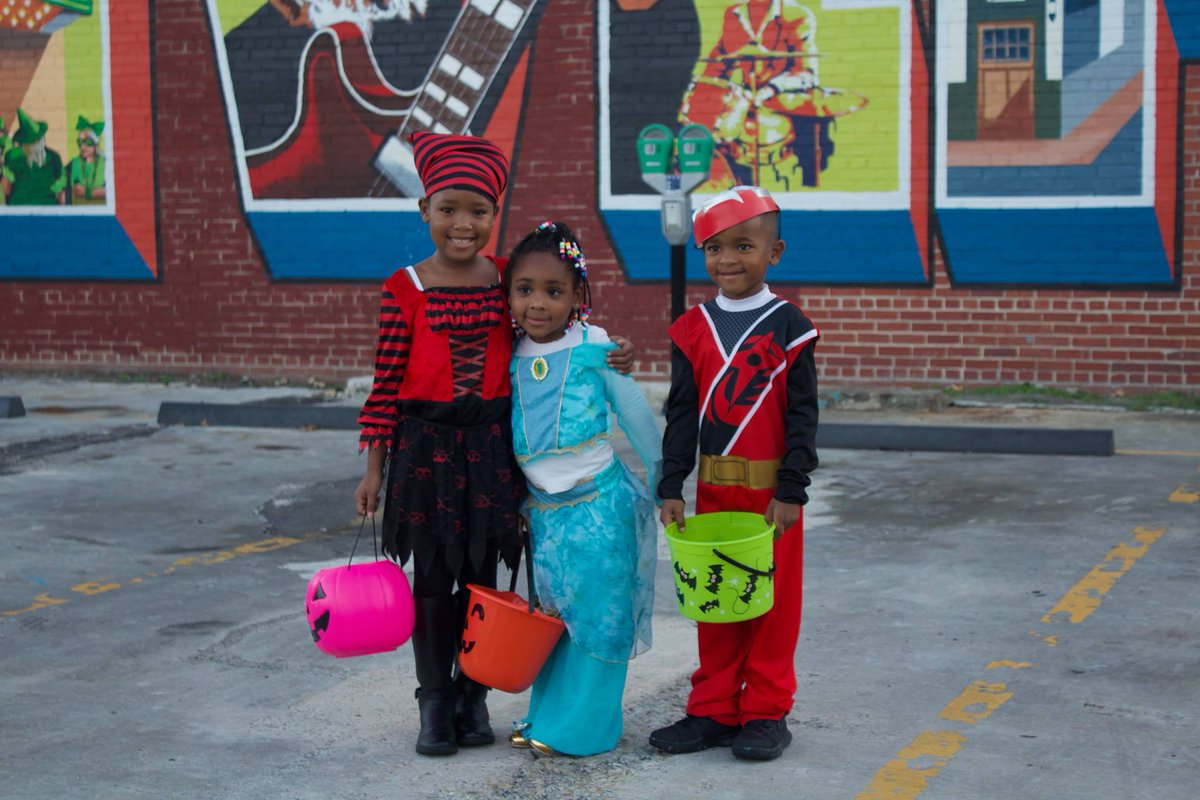 FivePointsSC's tweet photo. Five Points ๐ Trick or Treat ๐ป is back! Join us THIS Saturday at the fountain at 2pm for a blood drive, games & prizes! Starting at 5pm, you can ๐ฌ trick-or-treat ๐ซ with our merchants for all the candy feels! For more: https://t.co/a7ROI8T3vu
#lovefivepoints #playfivepoints https://t.co/tz9rYelFMt