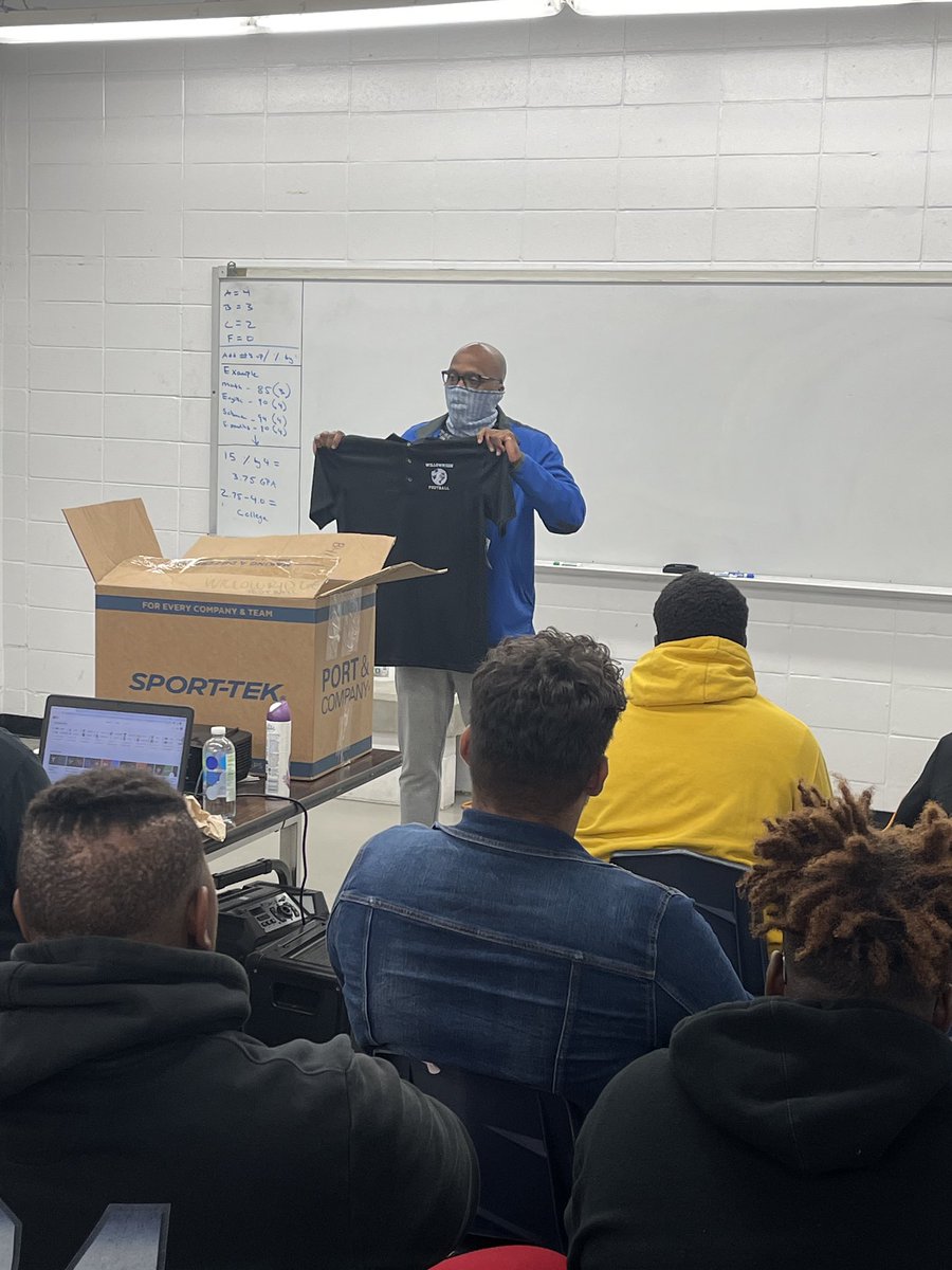 Ramon Chinyoung Sr. (@rchinyoung) on Twitter photo Today we brought back a valuable Willowridge tradition in putting our student-athletes in game day polos. 🦅 
Thank you Principal Hayden in helping us build on our class and character. <a href="/Willowridge_HS/">Willowridge HS</a> Today we brought back a valuable Willowridge tradition in putting our student-athletes in game day polos. 🦅 
Thank you Principal Hayden in helping us build on our class and character. <a href="/Willowridge_HS/">Willowridge HS</a>