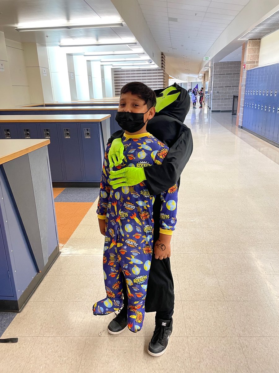 SHMSSTORM's tweet photo. It's costume day at #SHMS for spirit week. We have some pretty creative costumes! Keep it safe and fun this weekend #stormnation #adams12 https://t.co/KjZYhpyHFz