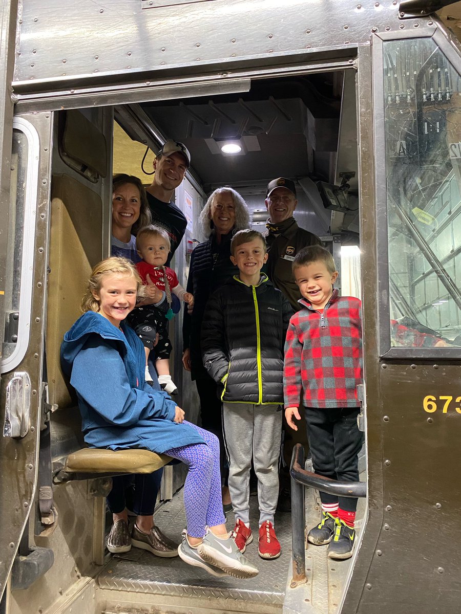 Happy retirement to a great UPSer in Bob “Campy” Campbell. Thank you to his wife Cindy, son Zack, daughter in law Brooke and grandchildren for celebrating with the Baldwin team. We will miss you, Campy! @Drewminkel1 @chriskorba22 @AnthSheppard @jcaldwell1995 @Good2BjB