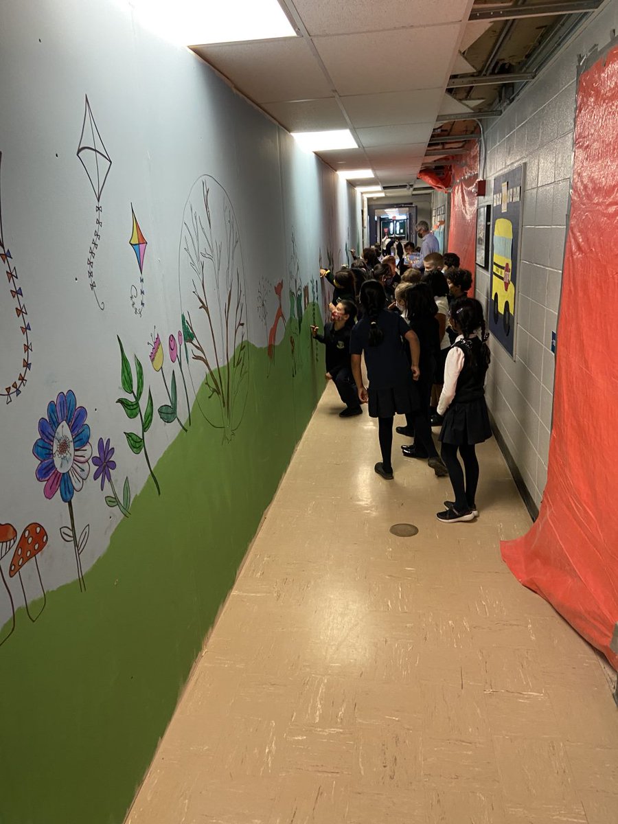 School spirit (and Halloween spirit) is on high over at the Le Roi Daniels School modernization. With both staff and students volunteering to help, our Project Team was more than willing to offer up our hard hoarding as a canvas for creativity among the student body.