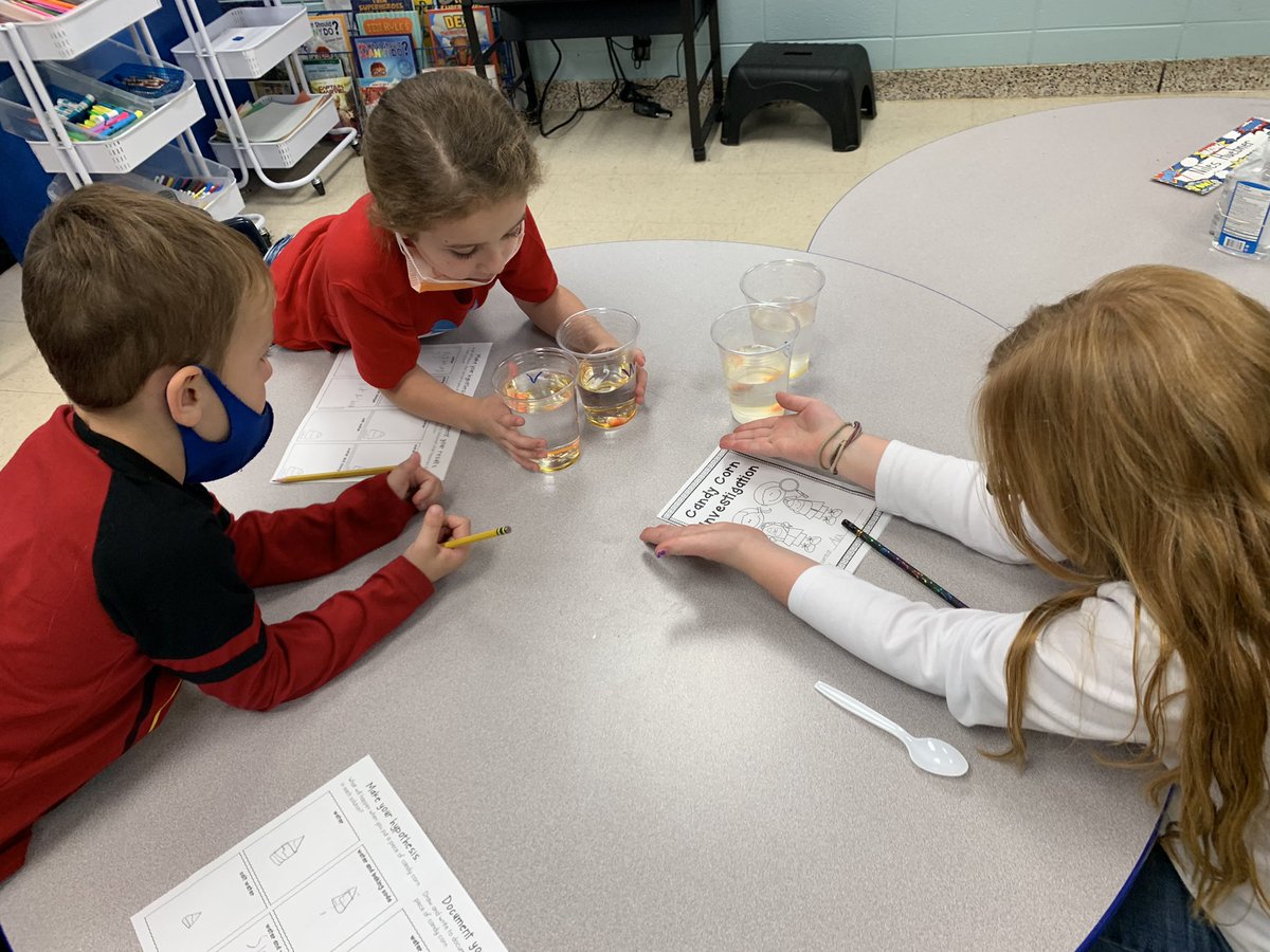 jlwilliams2015's tweet photo. Halloween Science experiment! https://t.co/qqjSMaIQDK