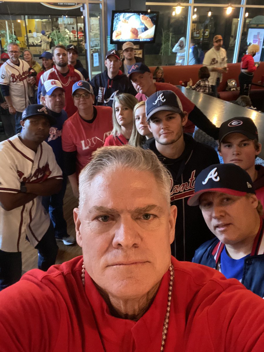 DaleMurphy3's tweet photo. Having fun over at @EatAtMurphs !!! And game faces too... https://t.co/gEdRhkxAS1