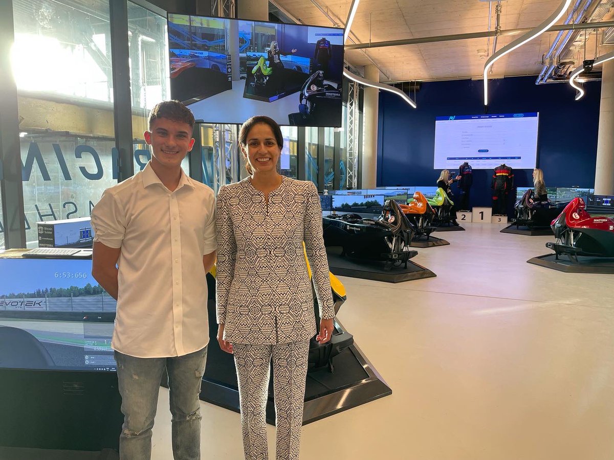ferati_jasin's tweet photo. Ich habe mich gefreut an der Eröffnungsfeier der @racingunleashed_ in München dabei zu sein und viele neue Leute kennen zu lernen https://t.co/KuAgesdNiz