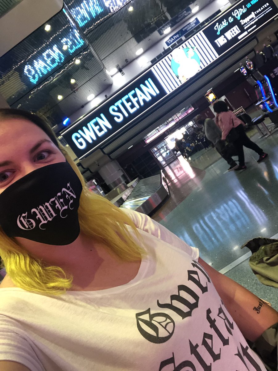 HollabackGx's tweet photo. I'm a walking @gwenstefani's advertisement 😂🍌🍌 #justagirlvegas #show53 #show54 https://t.co/HoRV72OaZP