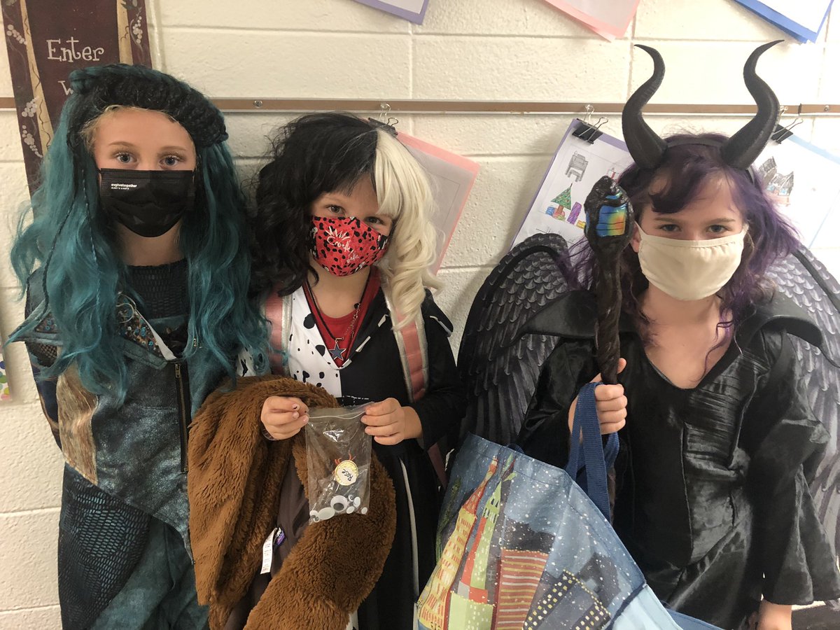 Disney villains here, there and everywhere! #halloween2021