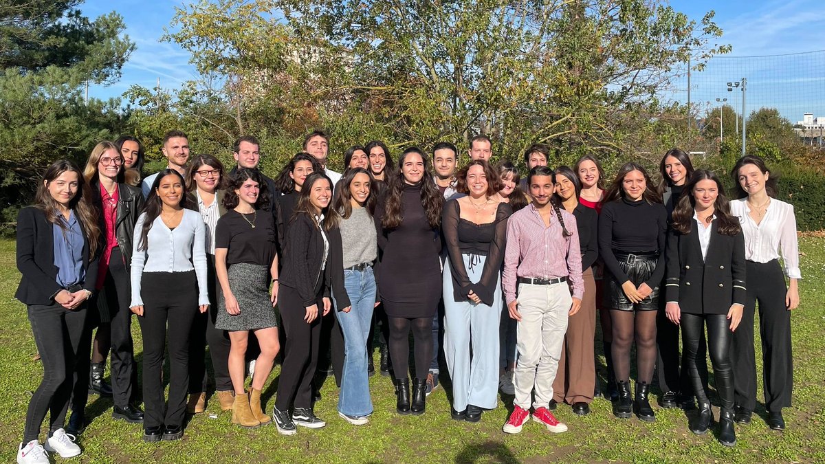 m2droitnum's tweet photo. Voici la photo de classe du Master 2 de cette année 2021/2022 ! 🎉 https://t.co/1yIgw8fRPp