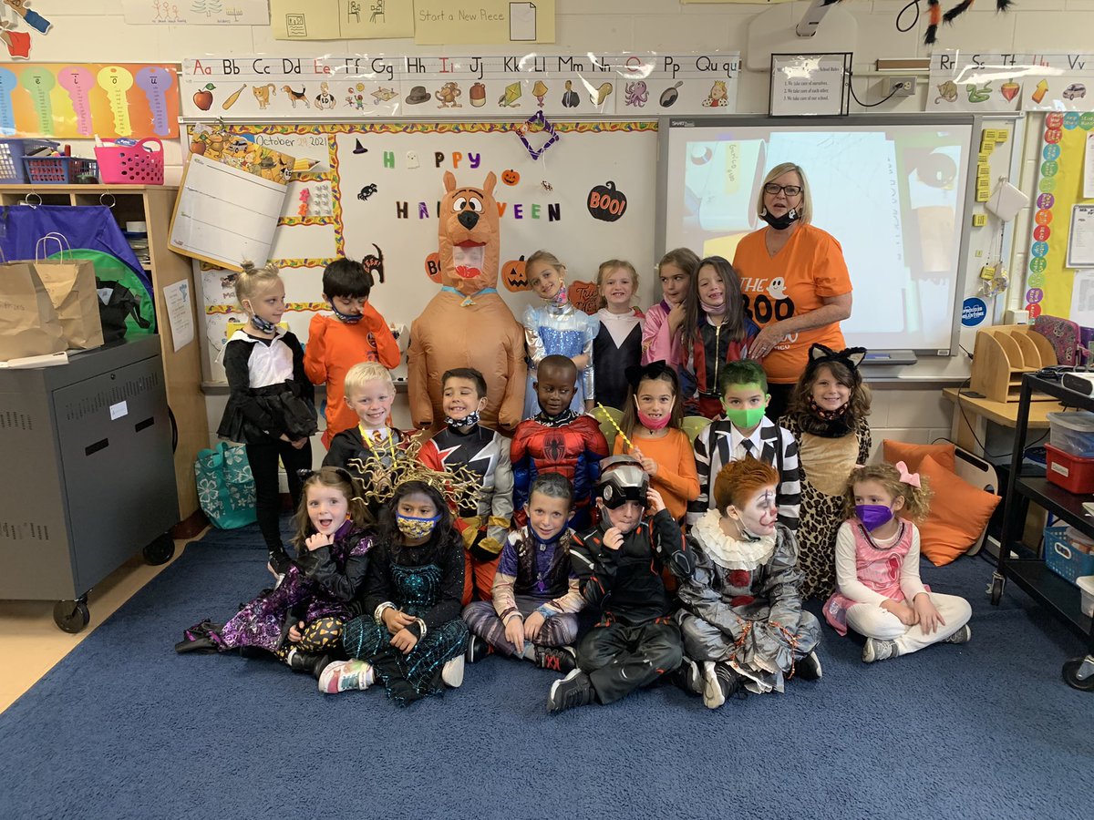 guricomps's tweet photo. Halloween fun in first grade! https://t.co/iomleZjv8e