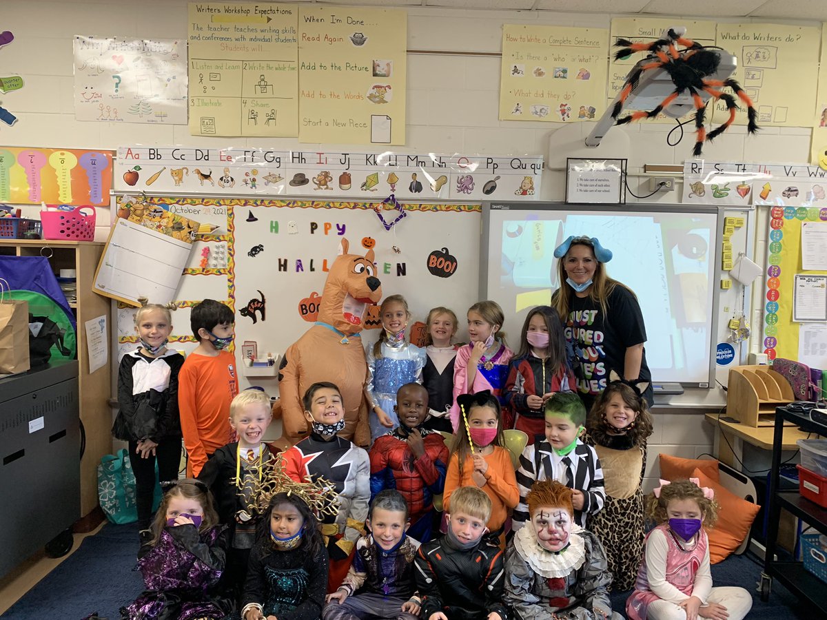 guricomps's tweet photo. Halloween fun in first grade! https://t.co/iomleZjv8e
