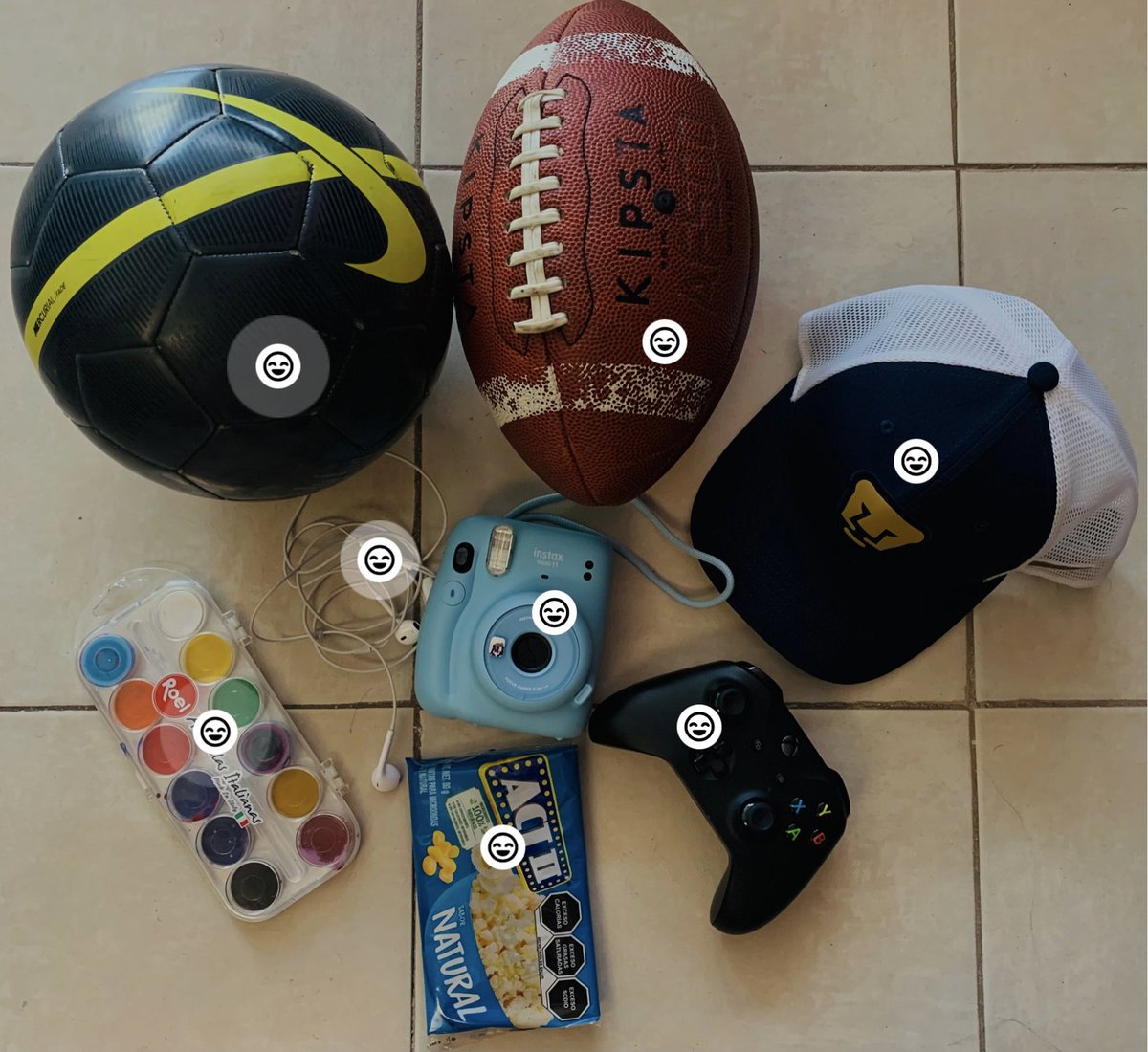 FatimaM459's tweet photo. ¿Quién soy yo? Un poco sobre mi. Imagen Flatlay 
#TallerComunicación1_CCHSur.   #ImagenFlatLay_CCHSur_TCO1. #ImagenFlatLay_ContenidosHíbridos_CCHSur.  #Entorno_Virtual_Representaicón_CCHSur_TCO1 https://t.co/5t558xQlOs https://t.co/WJ8lL8DN3O