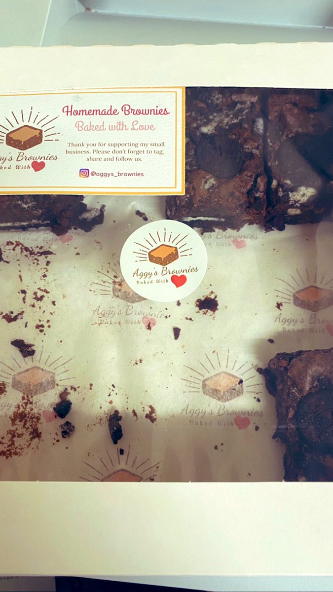doc_hnaqvi's tweet photo. Week of well-being! From Med students,juniors to consultants!
Such familiar themes of isolation,low confidence🤔
Take the time to talk, it deffo lessens a burden
stress the importance of belonging
Debrief +
#wellbeingmatters
I also recommend brownies after WR💕😋 #aggys https://t.co/8WOuH4xZ8k
