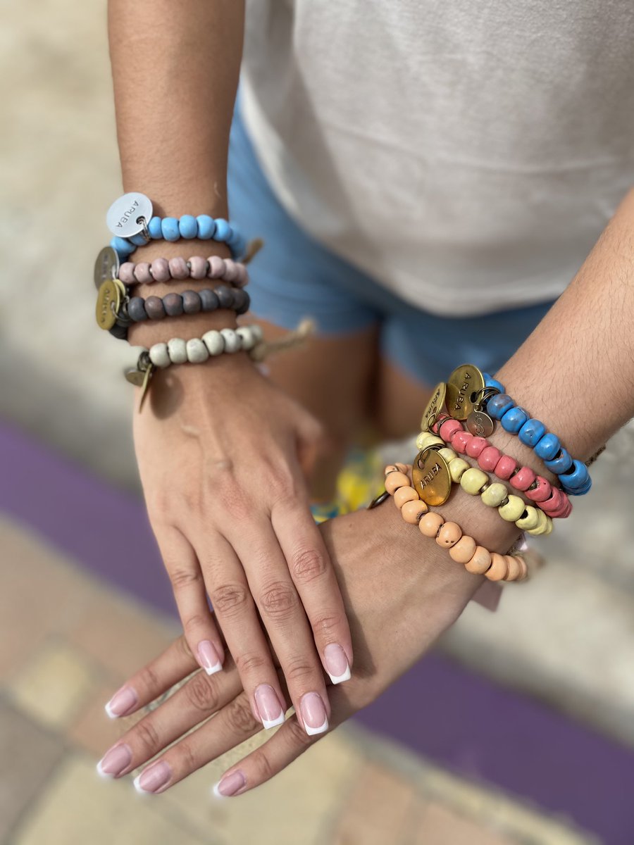 beachnflips's tweet photo. New bracelets from our friends at @simbihaiti. Each Simbi bracelet sold provides jobs and clean water in Haiti. 💕 https://t.co/u5K2HL4dGR