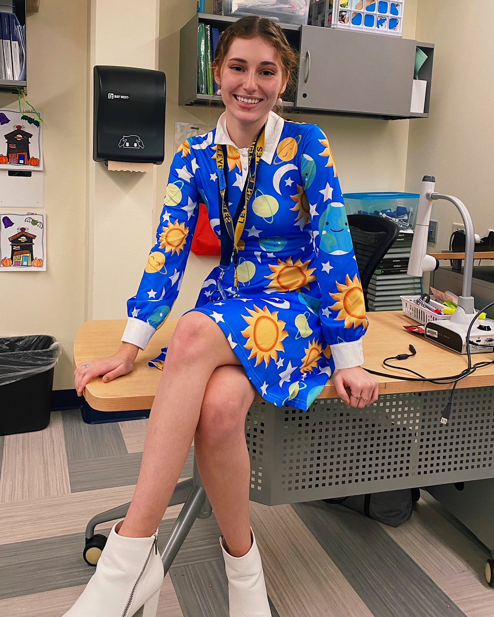 Decided to be in charge of the magic school bus! 💫🚌 Channeled in my inner Ms. Frizzle today as we celebrate Halloween a little earlier! #leydenpride