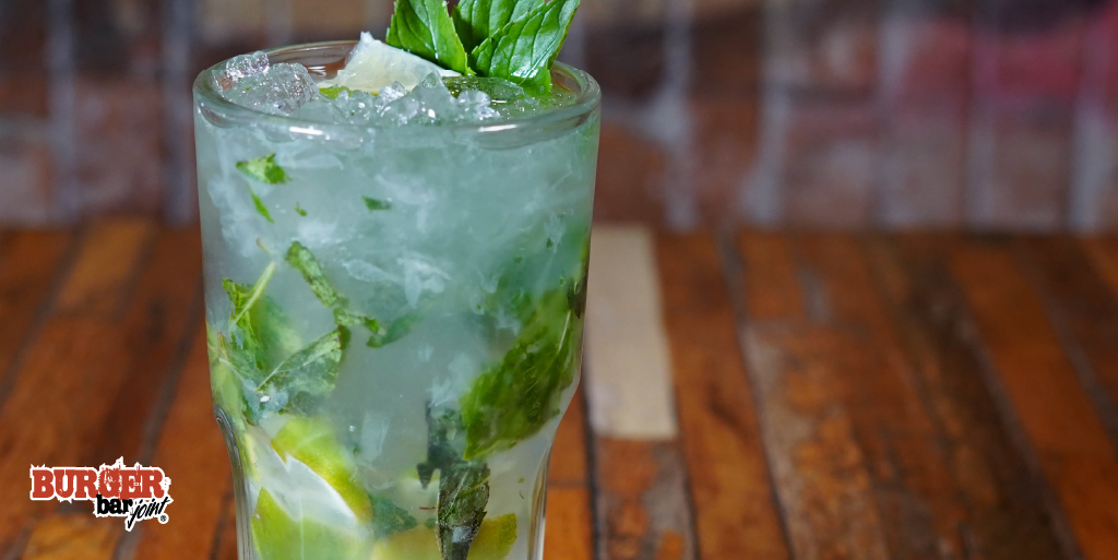 Un Mojito Tradicional te está esperando en Burger Bar Joint. 
.
.
.
#bbj #drinks #bebidas #cocktail #mojito