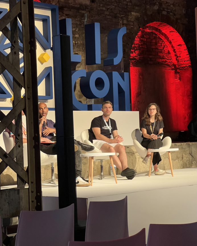DeFiSlateIntern's tweet photo. "We met with some really cool teams who were all very interested in doing content, filming podcasts, and even sponsoring our brand.
The best panel of the day came towards the end where DeFi builders from Synthetix, The Graph&MakerDAO came together to discuss the DAOs."
#LisCon https://t.co/RGDFaTQf5w