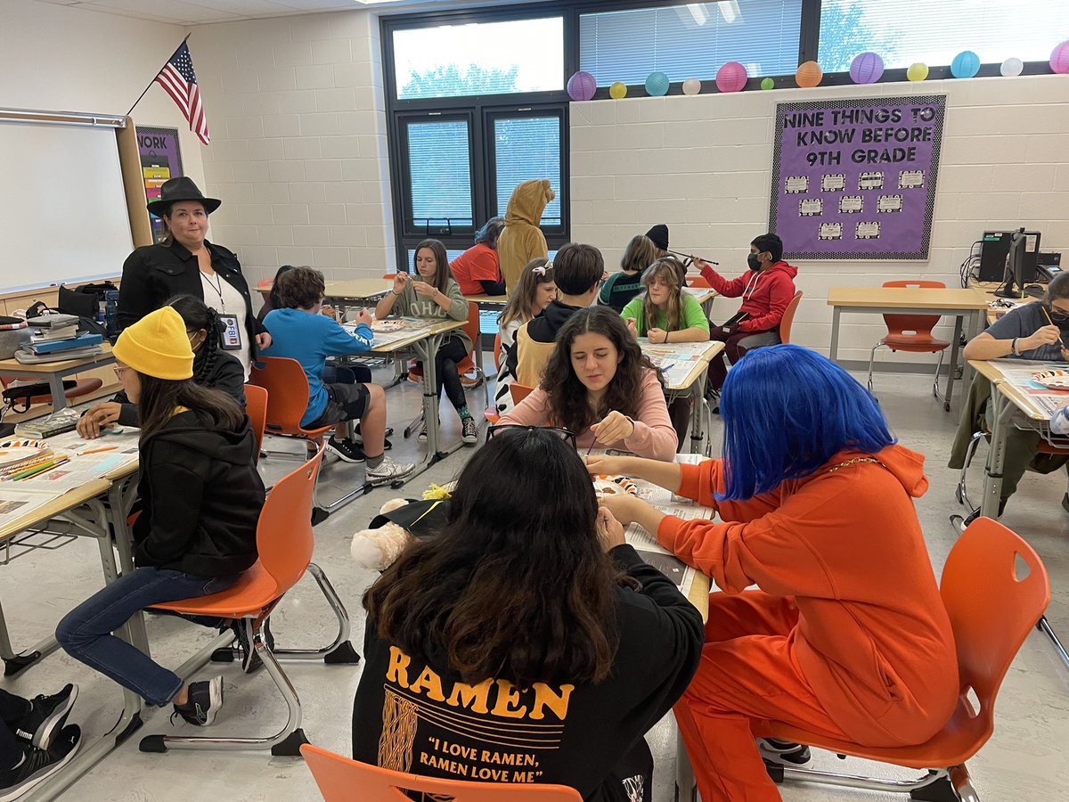 _MsSwaney's tweet photo. The second Harry Potter Challenge meeting had students creating their very own (pencil) wands! https://t.co/dmy22VOl16