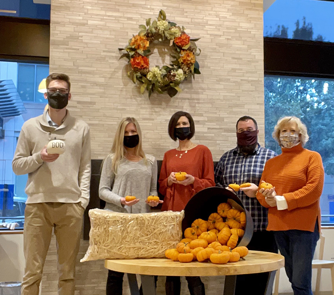 ParksforClark's tweet photo. Pumpkins have made another stop at @ColumbiaBankNW on their trek to BOOVILLE and @ShopVanMall. Get your mini pumpkins, decorating kits, and plenty of treats tomorrow from 12-3 p.m. Pumpkins, decorating kits, candy, donut holes, and all goodies available while supplies last. https://t.co/kStR3TpkfY