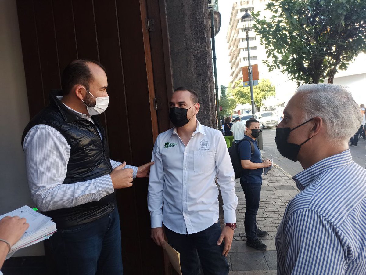JAntonioTonala's tweet photo. Platiqué con @PabloLemusN, presidente de @GuadalajaraGob y compartimos visiones sobre un encargo muy importante que nos hizo el gobernador @EnriqueAlfaroR en materia del repoblamiento del Centro Histórico de Guadalajara. https://t.co/4BN8Qcowus