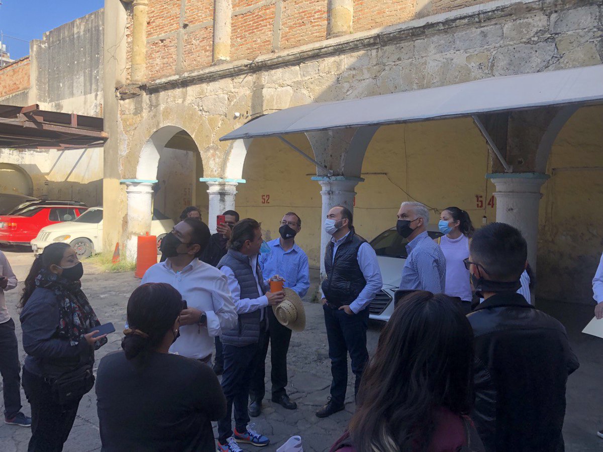 JAntonioTonala's tweet photo. Platiqué con @PabloLemusN, presidente de @GuadalajaraGob y compartimos visiones sobre un encargo muy importante que nos hizo el gobernador @EnriqueAlfaroR en materia del repoblamiento del Centro Histórico de Guadalajara. https://t.co/4BN8Qcowus