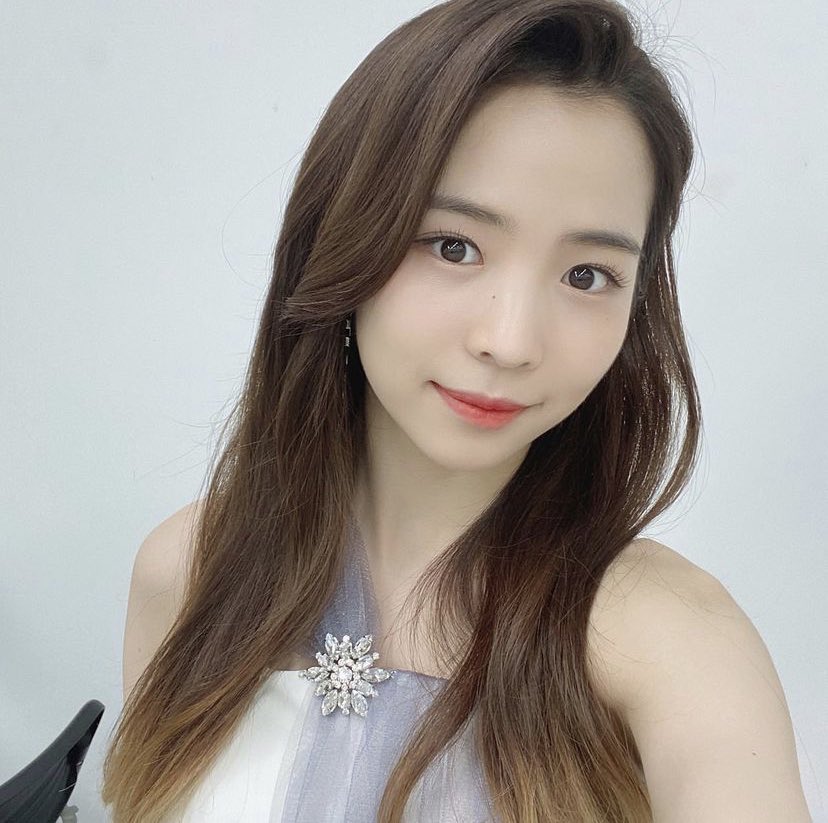 パク下 On Twitter コンセプト的にまだまだ本領を発揮出来ていない印象のマヤ ただ焦ることはない 溌剌とした可愛らしい今のコンセプトは メンバーの殆どが10代を占める今だからこそ出来ること メンバーが年齢を重ねてtwiceの様にコンセプトが綺麗に変わっていく中で