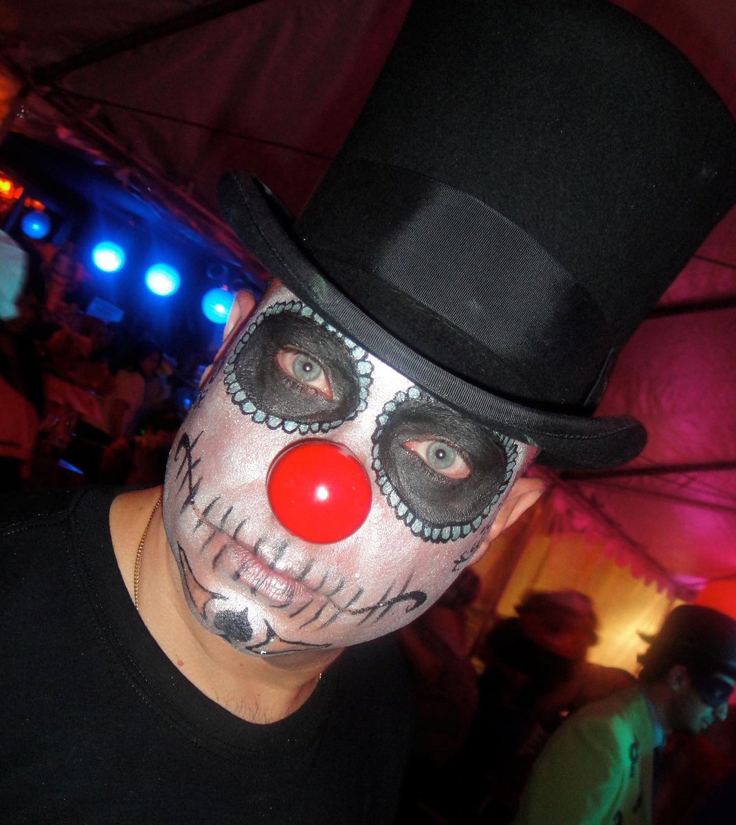 EricEremita's tweet photo. #FlashbackFriday! π»π€‘πΉβ οΈππππ¦πΉ #HalloweenStyle!
#halloweenparty #HappyHalloween #halloweencostume #NYC #StatenIsland #EricEremita #CelebrityContractor #HGTV https://t.co/8k5yDa8S8I