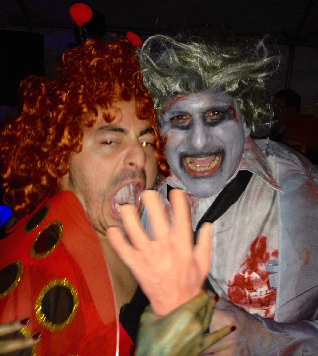 EricEremita's tweet photo. #FlashbackFriday! π»π€‘πΉβ οΈππππ¦πΉ #HalloweenStyle!
#halloweenparty #HappyHalloween #halloweencostume #NYC #StatenIsland #EricEremita #CelebrityContractor #HGTV https://t.co/8k5yDa8S8I