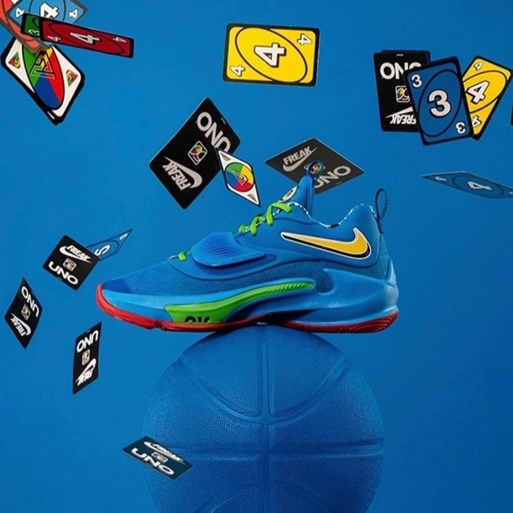 SomosBasquetero's tweet photo. 🔥Giannis Jugando Uno🔥
La prestigiosa marca @nike que viste a la estrella de la NBA @giannis_an34, hace el lanzamiento de un nuevo modelo de zapatos en colaboracion con el popular juego de cartas @uno! 
Que te parecen ? 
Con que color te quedas ? 

#SomosBasqueteros  #Sneakers https://t.co/Kcu7lNZwJu