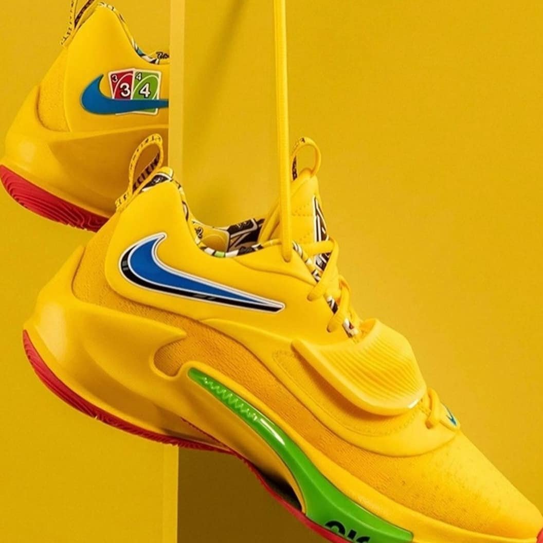 SomosBasquetero's tweet photo. 🔥Giannis Jugando Uno🔥
La prestigiosa marca @nike que viste a la estrella de la NBA @giannis_an34, hace el lanzamiento de un nuevo modelo de zapatos en colaboracion con el popular juego de cartas @uno! 
Que te parecen ? 
Con que color te quedas ? 

#SomosBasqueteros  #Sneakers https://t.co/Kcu7lNZwJu