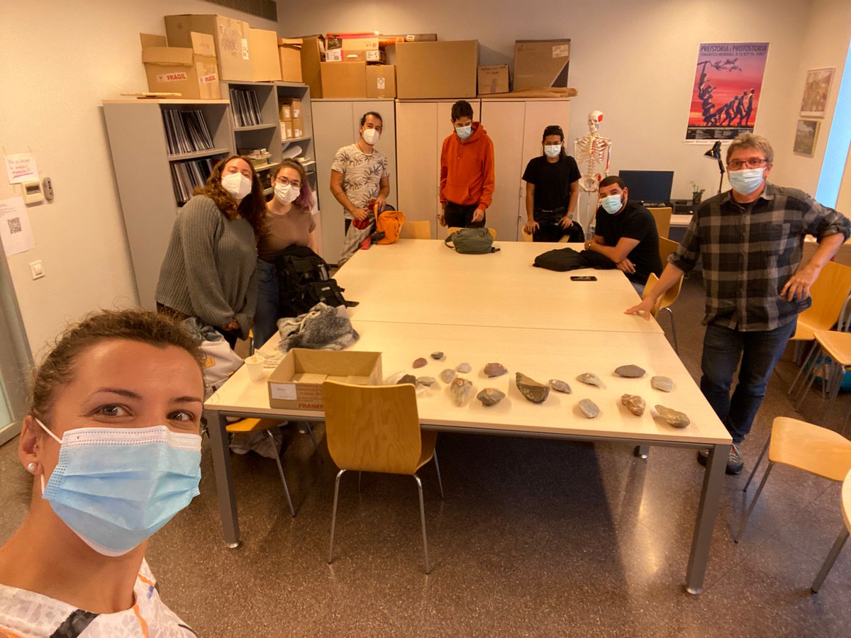 traceoiphes's tweet photo. Invitados de lujo en la asignatura de Tecnología Lítica @prehistoriaURV. La semana pasada @adrray #primatearchaeology, hoy @PGarciaMedrano #EuropeanAcheulean 📷, y la semana que viene @arqueo_andion #lithicrefitting. Gracias. Aquí hay nivel! @iphes https://t.co/DjL2hE6GQI