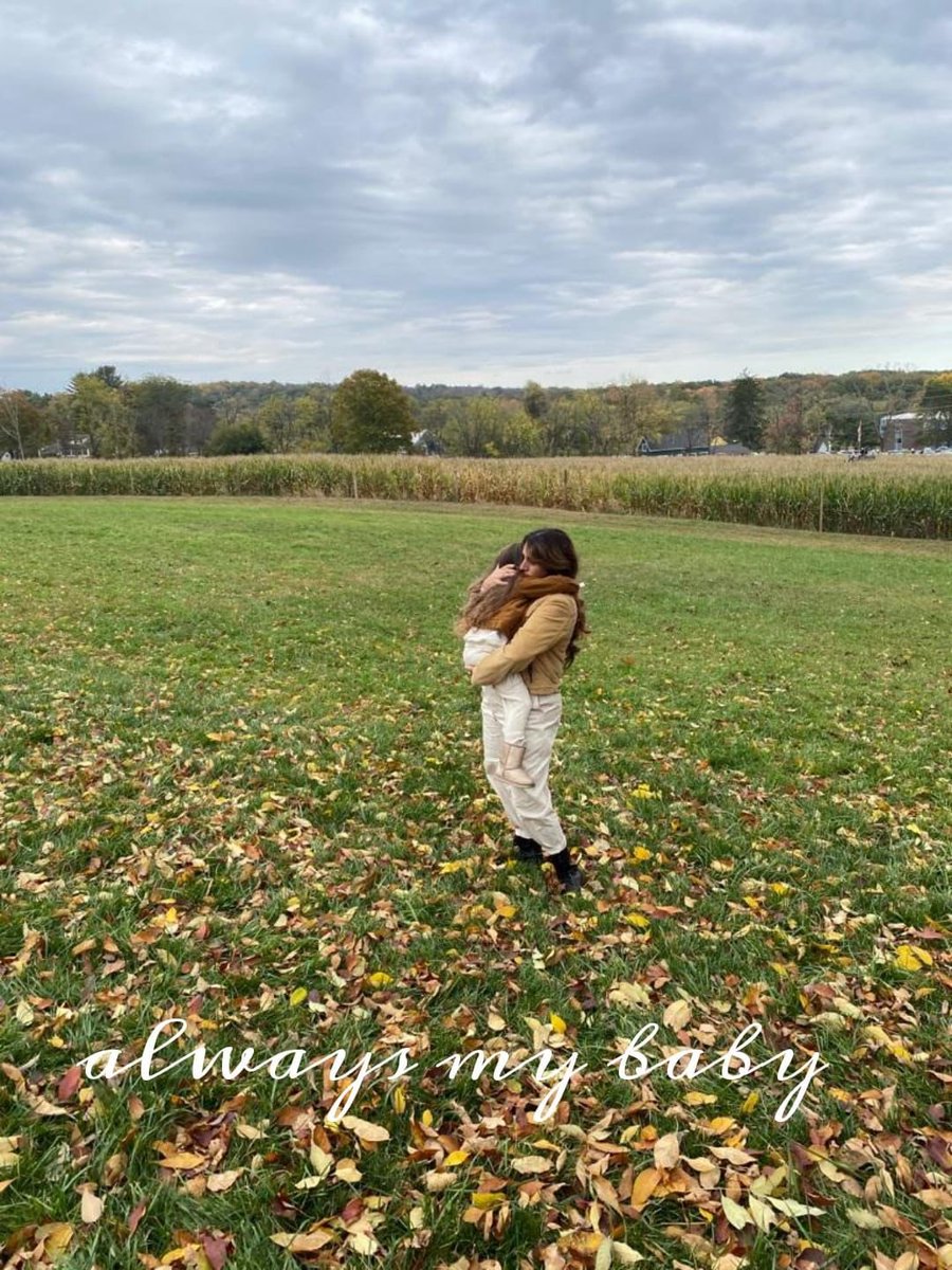 SenMTeresaRuiz's tweet photo. #Autumn days with my favorite #Pumpkin🎃. #Appleofmyeye❤️#FallForNJ #WightmanFarms 🍂🍁🍃🍎 https://t.co/T1v3DFwq78