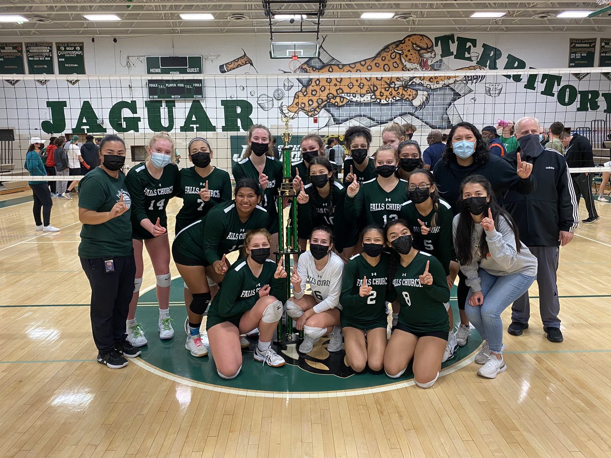 FCJagsAthletics's tweet photo. Our first annual Jungle Battle was a great success! Volleyball took home the trophy! Great job to our Varsity football team as well! We are ONE! @FallsChurchHS https://t.co/rKuG83Tlf4