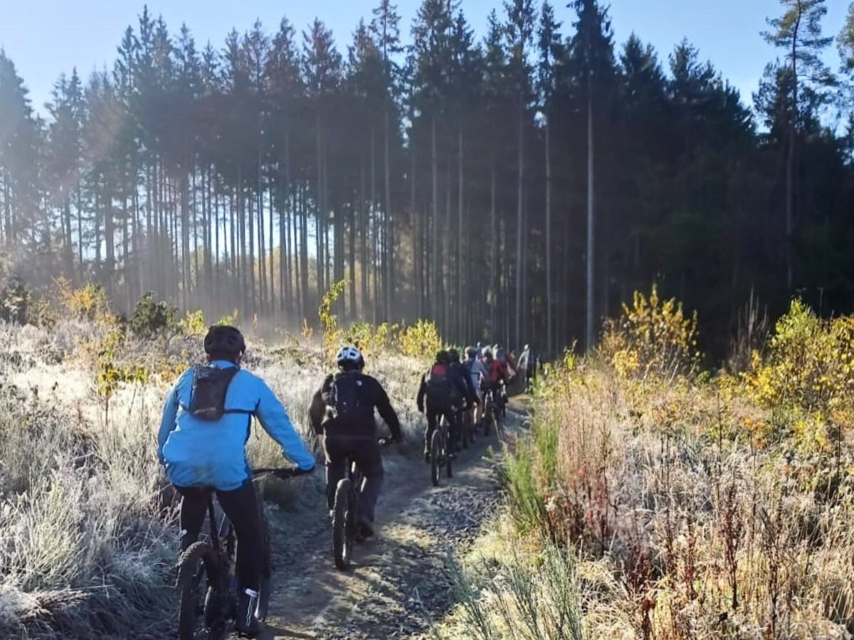 Het eerste KONA Camp was FANTASTISCH!
Iedereen bedankt!
The Kona Bicycle Co. Bike Reloaded MTBclinicsbe FAHRBAR
sᴇᴇ ʏᴏᴜ’ʟʟ ɴᴇxᴛ ʏᴇᴀʀ!