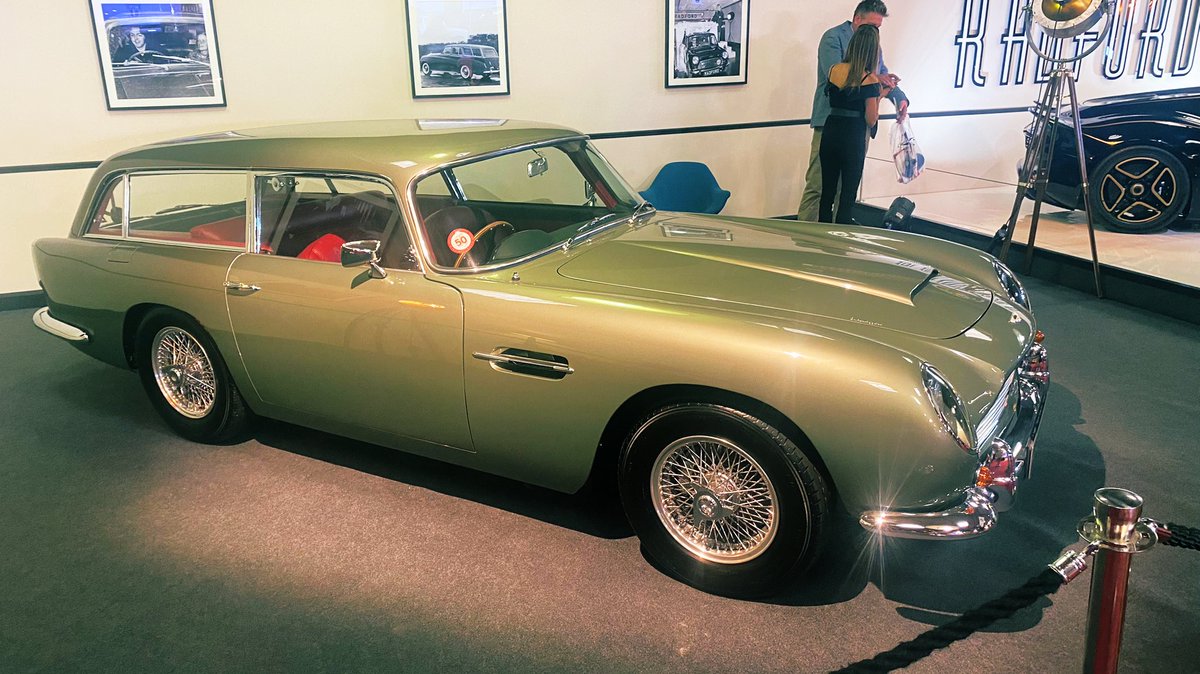PRwayne's tweet photo. For when James Bond gets kids and a dog 🐕 🥲_______________________
#jamesbond #carsoninstagram #carsofinstagram #astonmartin #classiccars #drivetastefully #drive #vintage #goodwoodrevival #cars #lifestyle #carlifestyle #jamesbond007 https://t.co/XzUYsVBo6o