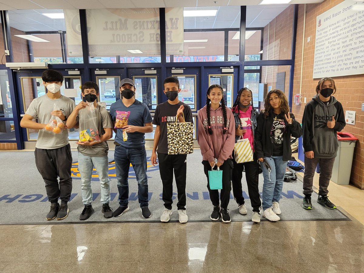WatkinsMill_XC's tweet photo. Team bonding for the XC County meet (postponed to Monday @ 2:30pm). They supported their running buddy with their favorite healthy snacks and motivational quotes. #XCFamily #XCseason2021 https://t.co/p3E25lTvoG